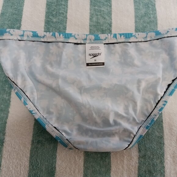 SPEEDO SWIM BRIEF, SIZE 32", BLUE PATTERN - (*) Pre-owned - Picture 6 of 7